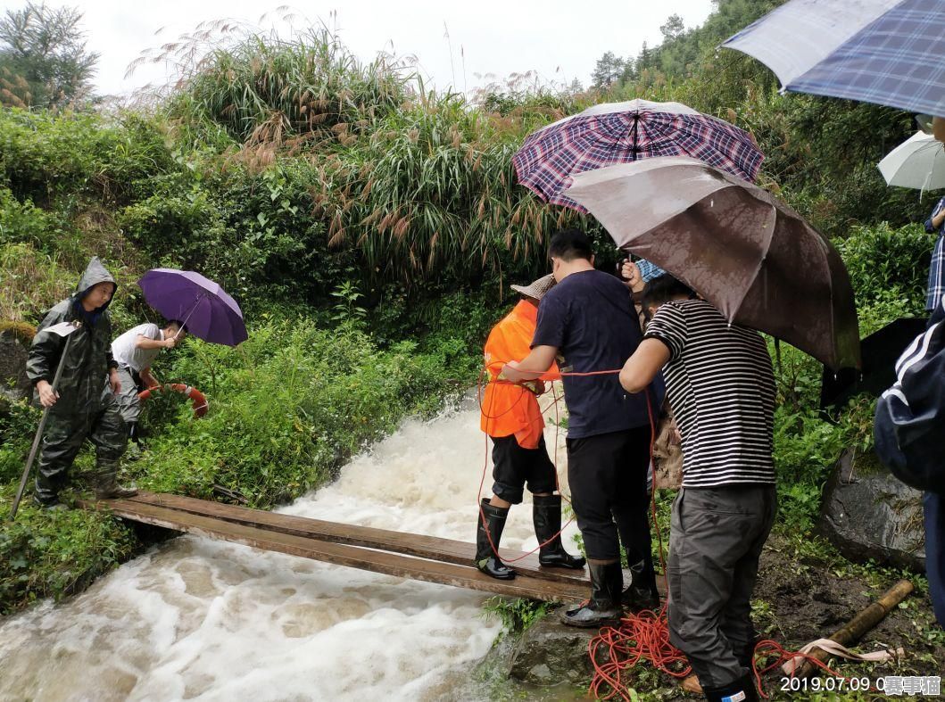 足球下大雨会终止比赛吗？